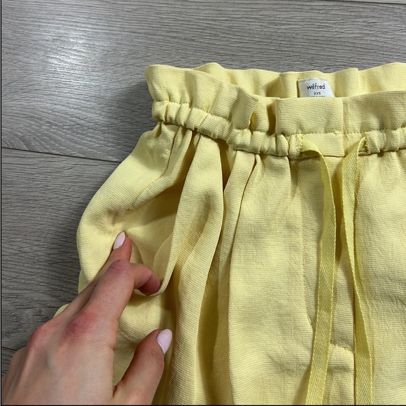 Aritzia Wilfred Lucienne Yellow High Waisted Shorts - Picture 7 of 14